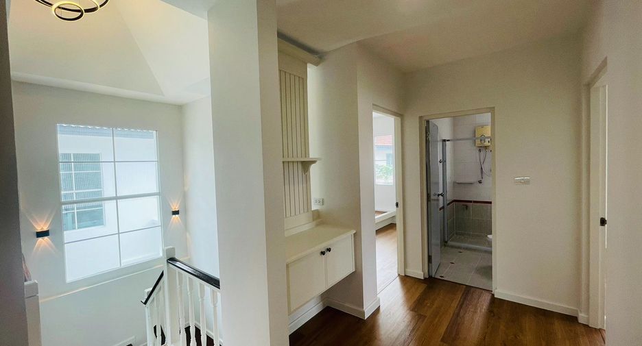 For sale 4 Beds house in Mueang Pathum Thani, Pathum Thani