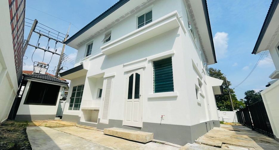 For sale 4 Beds house in Mueang Pathum Thani, Pathum Thani