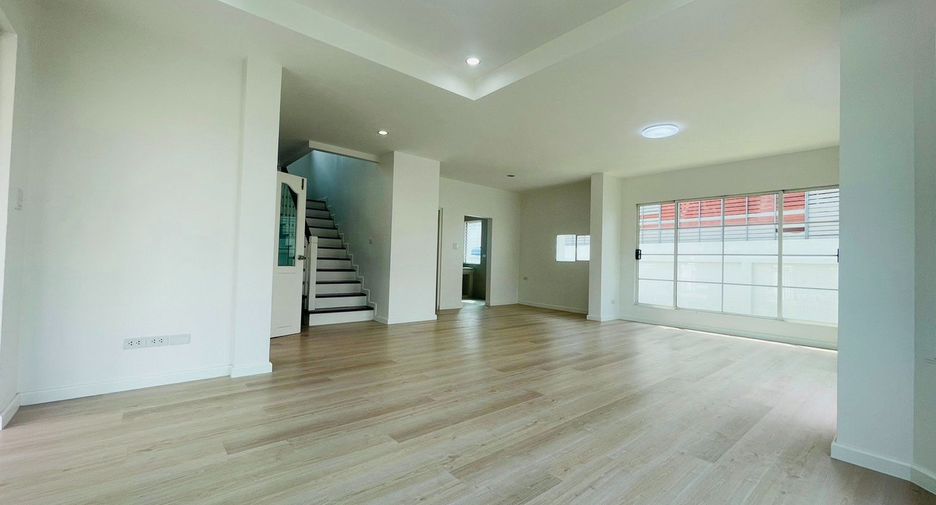 For sale 4 Beds house in Mueang Pathum Thani, Pathum Thani