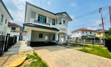出售 4 卧室 独立屋 在 Mueang Pathum Thani, Pathum Thani