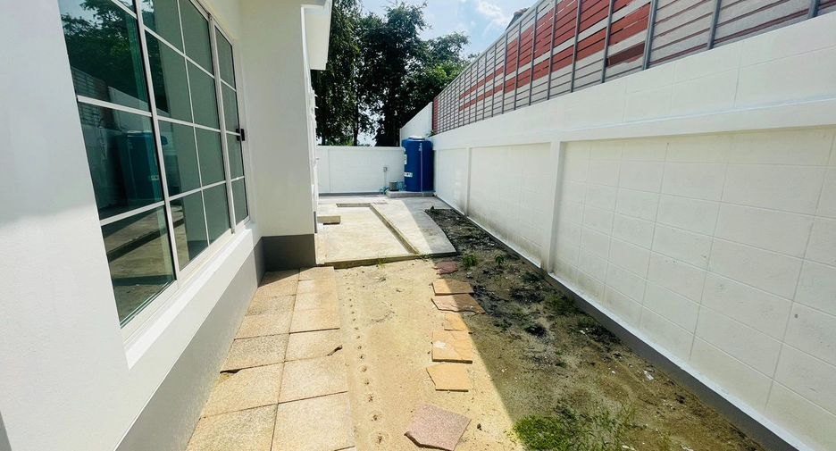 For sale 4 Beds house in Mueang Pathum Thani, Pathum Thani
