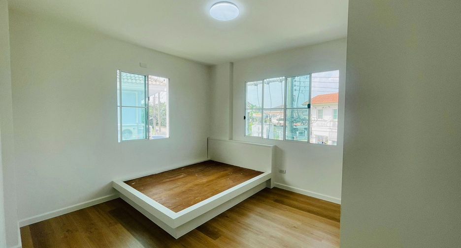 For sale 4 Beds house in Mueang Pathum Thani, Pathum Thani