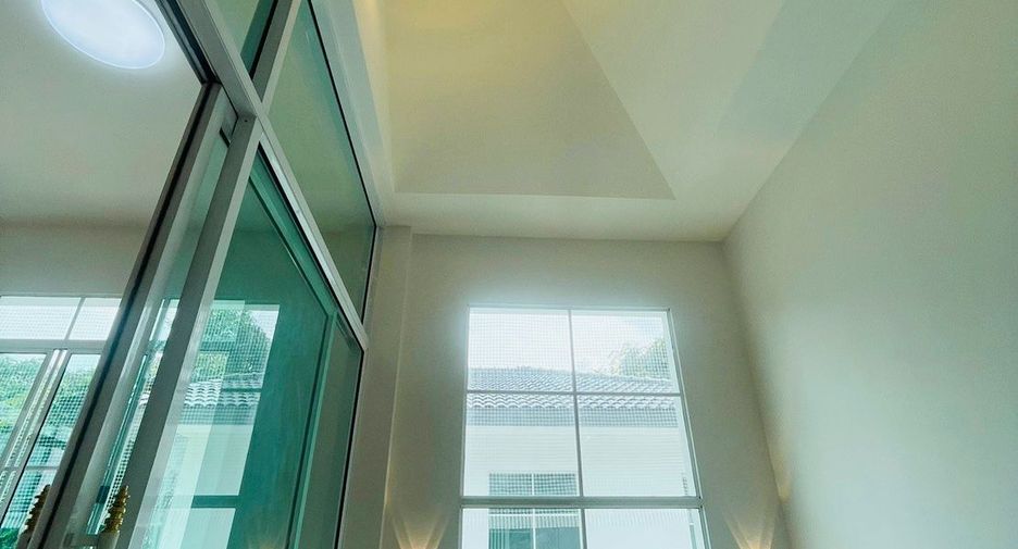 For sale 4 Beds house in Mueang Pathum Thani, Pathum Thani