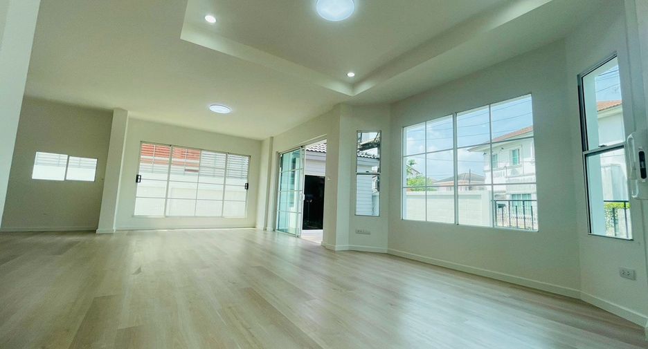 For sale 4 Beds house in Mueang Pathum Thani, Pathum Thani