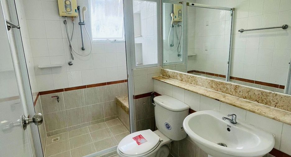 For sale 4 Beds house in Mueang Pathum Thani, Pathum Thani