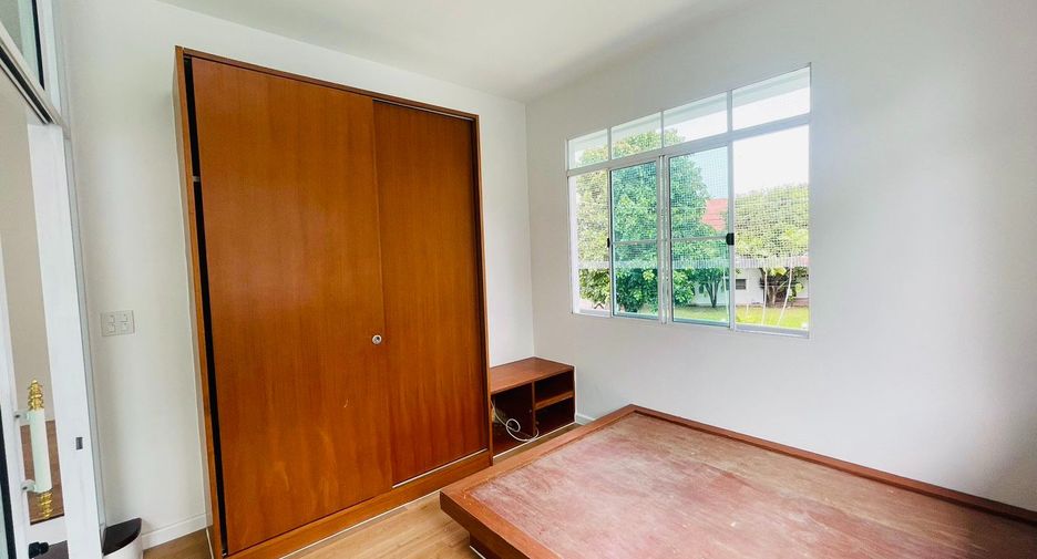 For sale 4 Beds house in Mueang Pathum Thani, Pathum Thani