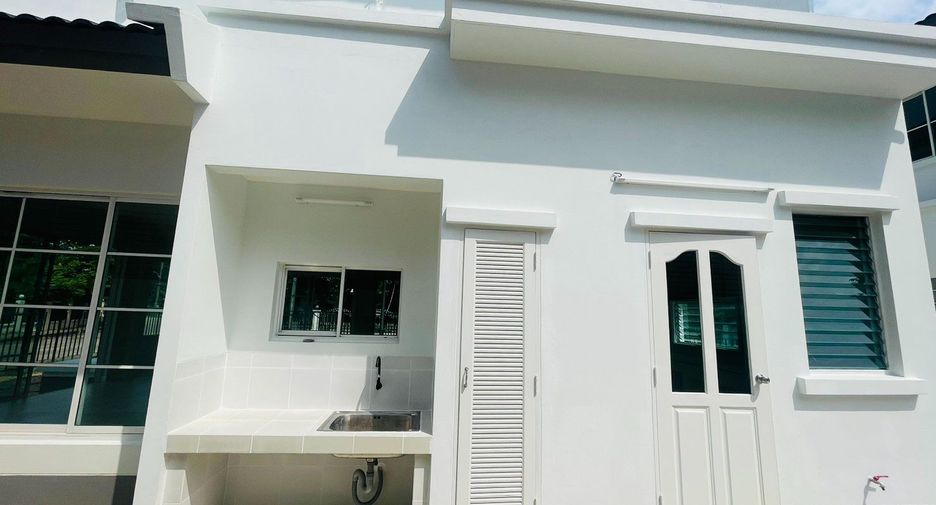 For sale 4 Beds house in Mueang Pathum Thani, Pathum Thani