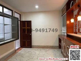 For rent 2 bed townhouse in Phasi Charoen, Bangkok