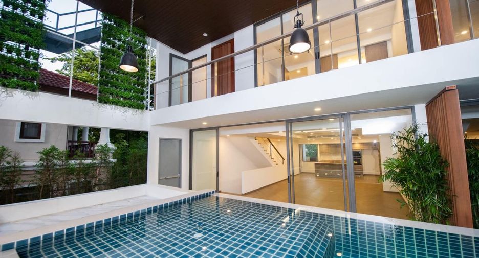 For sale 2 bedrooms condo in Watthana, Bangkok
