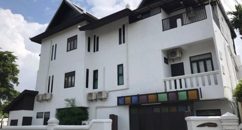 For rent 8 bed villa in Saraphi, Chiang Mai