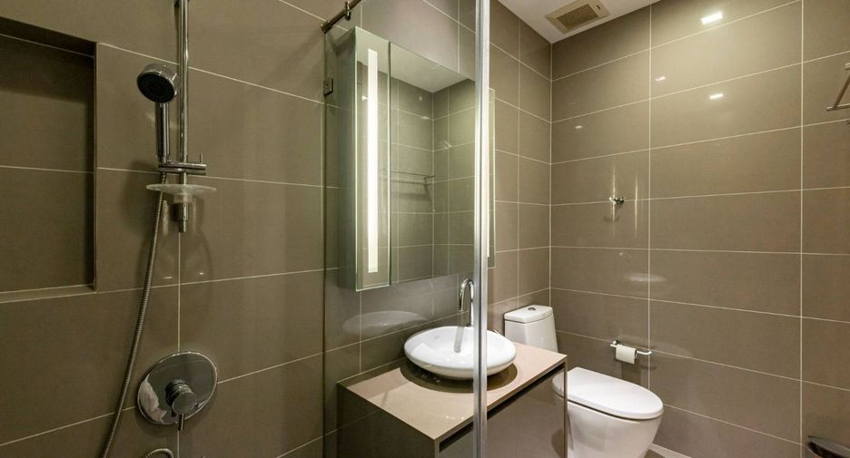 À vendre 2 chambres condo à Bang Rak, Bangkok