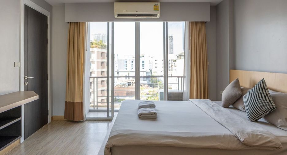For rent 2 bedrooms condo in Watthana, Bangkok