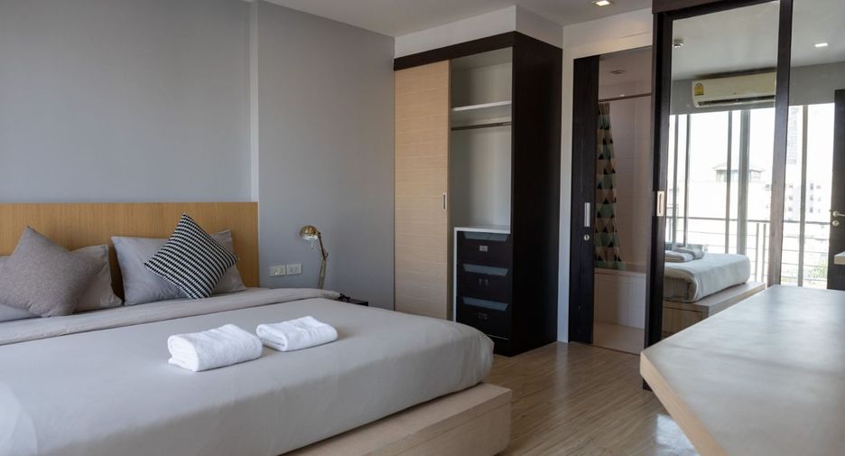 For rent 2 bedrooms condo in Watthana, Bangkok