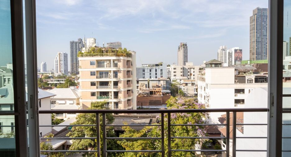 For rent 2 bedrooms condo in Watthana, Bangkok
