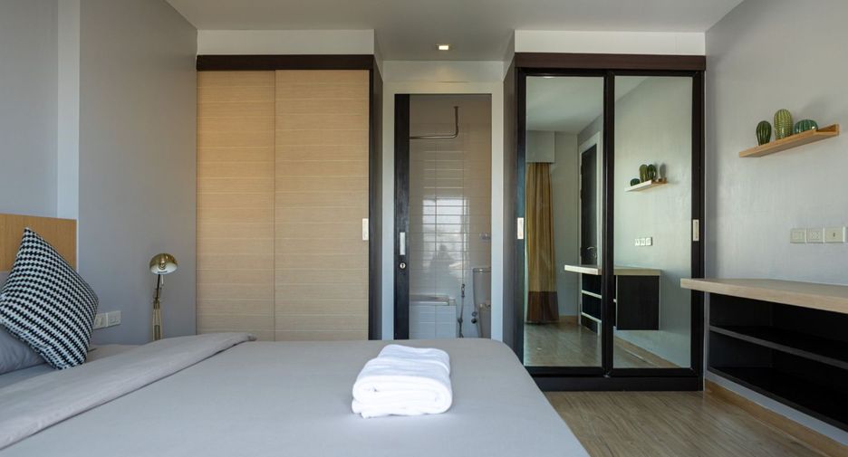 For rent 2 bedrooms condo in Watthana, Bangkok