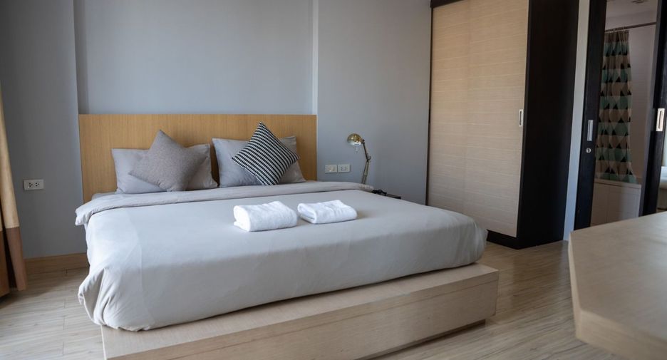 For rent 2 bedrooms condo in Watthana, Bangkok