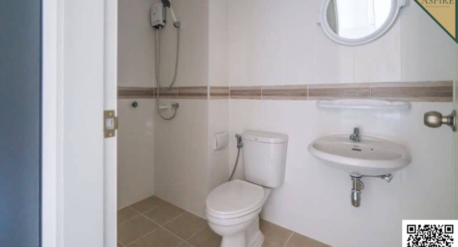 À vendre 36 chambres appartement avec services à Lat Phrao, Bangkok