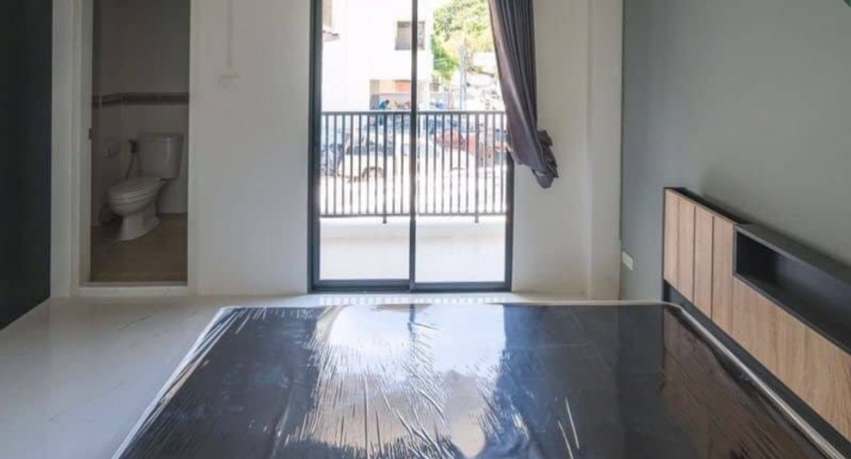 À vendre 36 chambres appartement avec services à Lat Phrao, Bangkok