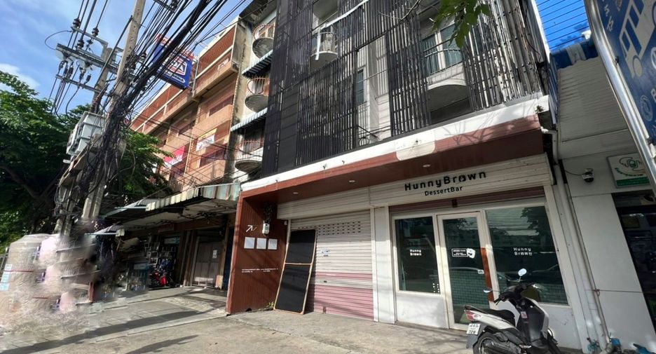 For sale 15 bed retail Space in Thon Buri, Bangkok