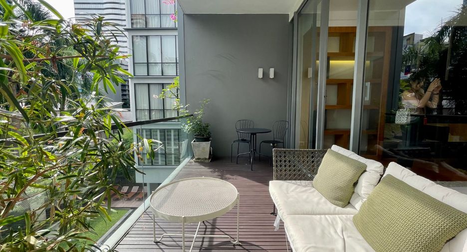 For rent 2 bedrooms condo in Khlong Toei, Bangkok