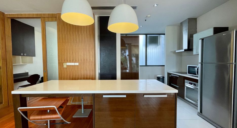 For rent 2 bedrooms condo in Khlong Toei, Bangkok