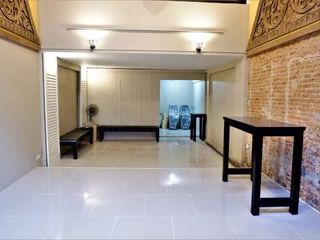 For sale 4 bedrooms townhouse in Khlong Toei, Bangkok