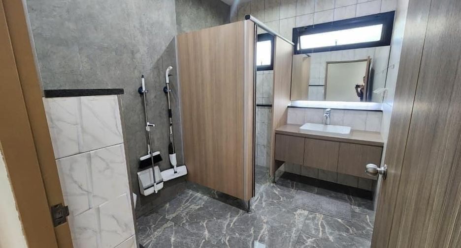 For sale 8 bedrooms office in Bang Khen, Bangkok