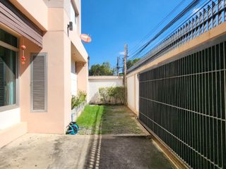 For rent 4 bedrooms house in Watthana, Bangkok