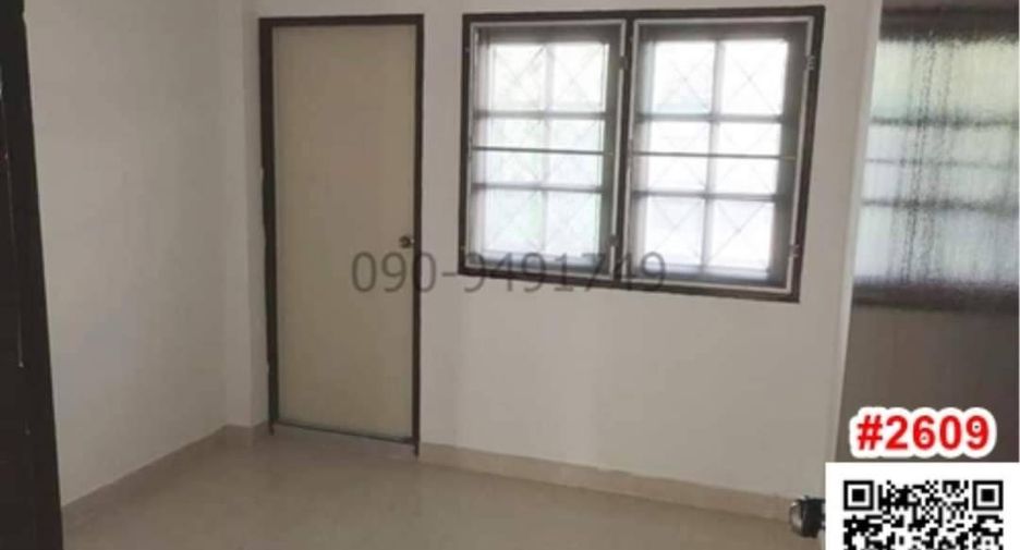 For rent 2 bedrooms townhouse in Bang Na, Bangkok