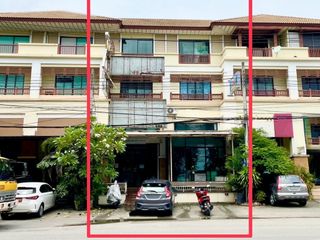 For sale 6 bed retail Space in Saphan Sung, Bangkok