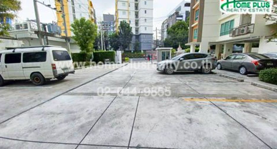 For sale 1 bed condo in Phra Khanong, Bangkok