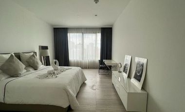For rent 2 bedrooms condo in Pathum Wan, Bangkok