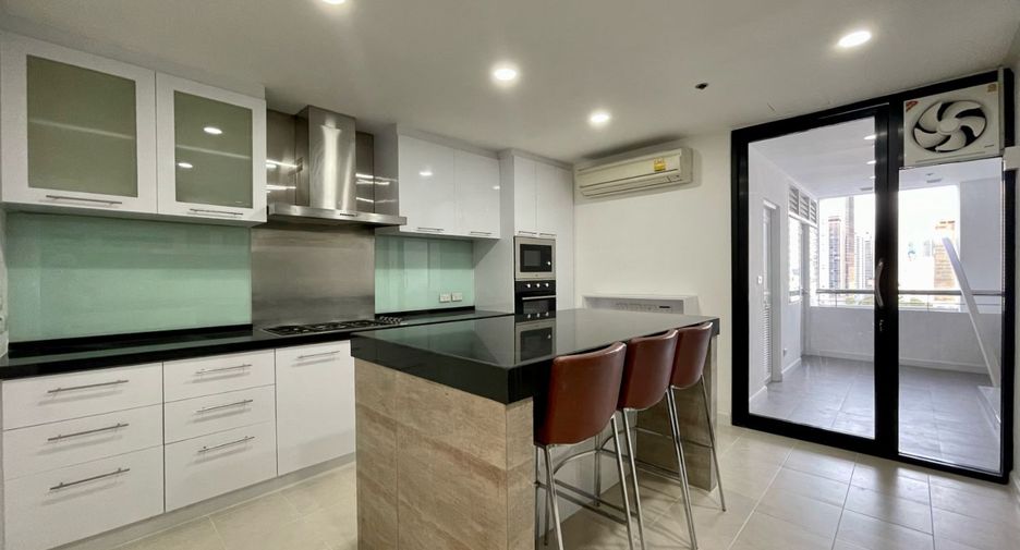 For rent 3 bedrooms condo in Watthana, Bangkok