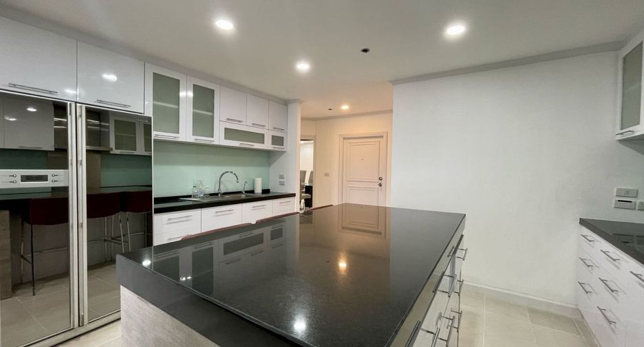 For rent 3 bedrooms condo in Watthana, Bangkok