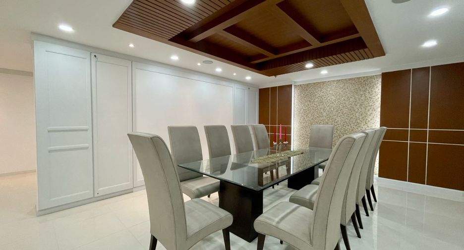 For rent 3 bedrooms condo in Watthana, Bangkok