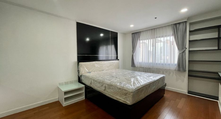 For rent 3 bedrooms condo in Watthana, Bangkok