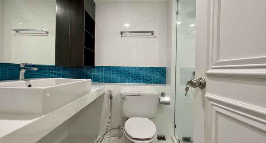 For rent 3 bedrooms condo in Watthana, Bangkok