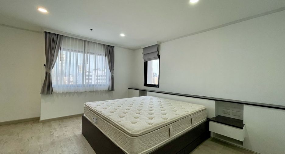 For rent 3 bedrooms condo in Watthana, Bangkok