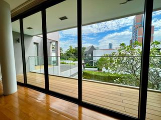 For rent 4 bedrooms condo in Khlong Toei, Bangkok