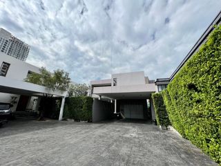 For rent 4 bedrooms condo in Khlong Toei, Bangkok