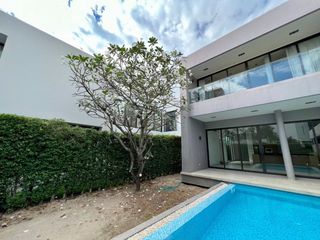 For rent 4 bedrooms condo in Khlong Toei, Bangkok