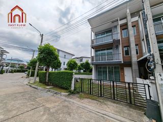 For rent and for sale 3 bedrooms townhouse in Bang Khun Thian, Bangkok