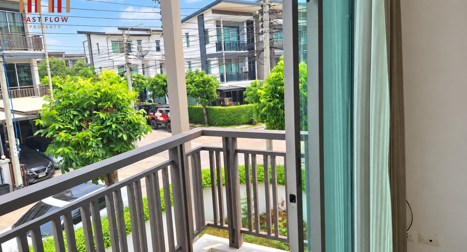 À louer et à vendre 3 chambres maison de ville à Bang Khun Thian, Bangkok