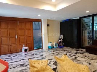 For sale 3 bedrooms house in Khlong Toei, Bangkok