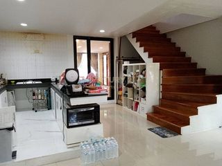 For sale 3 bedrooms house in Khlong Toei, Bangkok