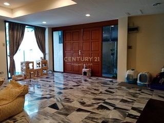 For sale 3 bedrooms house in Khlong Toei, Bangkok
