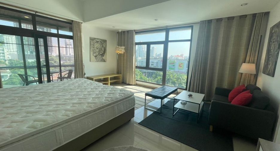 For rent 4 bedrooms condo in Watthana, Bangkok