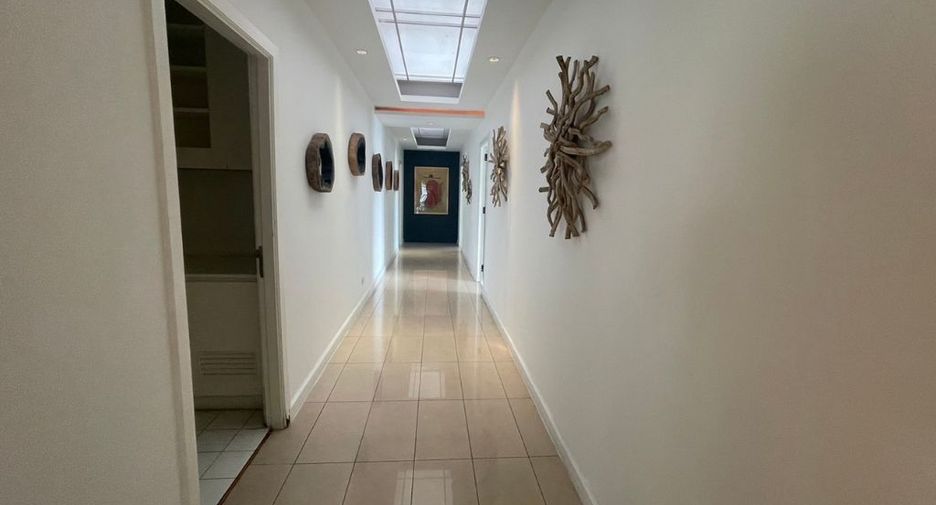 For rent 4 bedrooms condo in Watthana, Bangkok