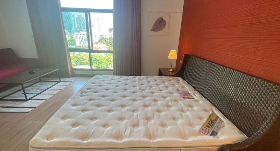 For rent 4 bedrooms condo in Watthana, Bangkok