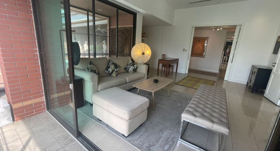 For rent 4 bedrooms condo in Watthana, Bangkok